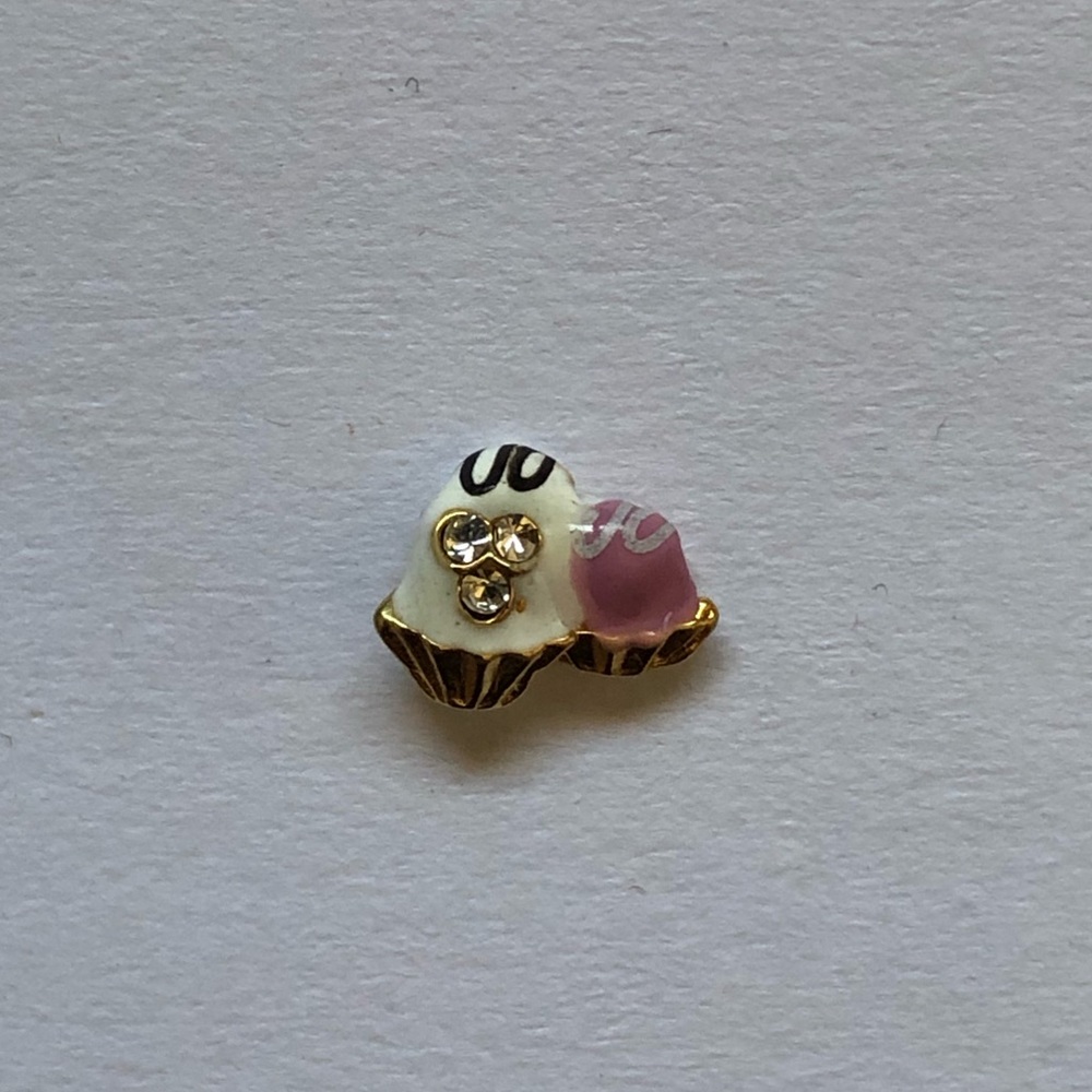 Candy‎ Charm